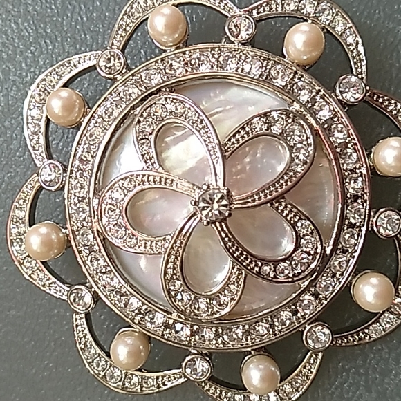 Consignment Jewelry - Vintage Opal, Pearls and Rhinestone, Brooch,  beautiful
